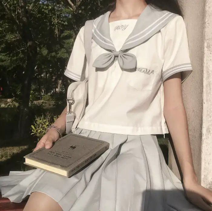 小姑娘艾萝依